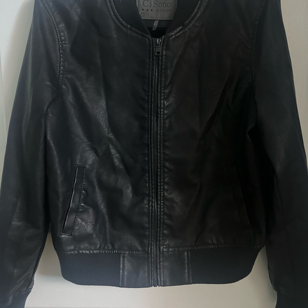 Ci Sono Women's Sleek Black Leather Jacket